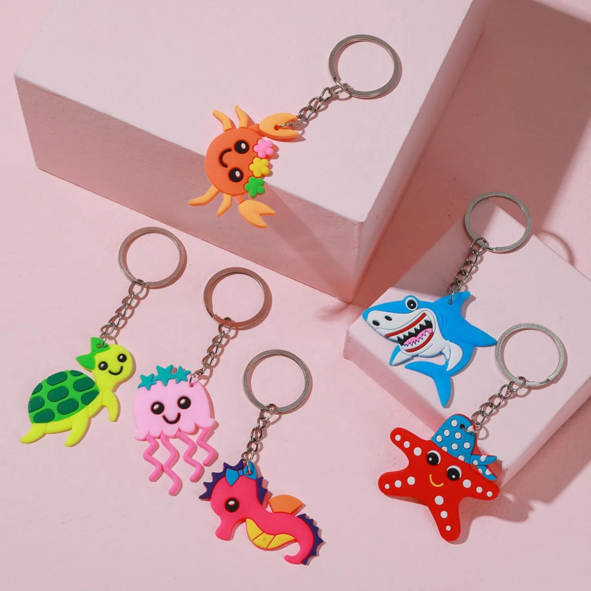 Eymobad 86 piezas de accesorios de fiesta de animales marinos, favores de fiesta de animales del océano, accesorios para fiesta del océano, con llavero, pulsera de cierre de resorte, sellos y